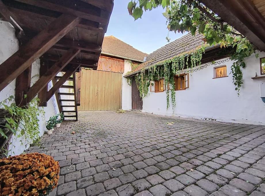Chaloupka U Mostu Sv Jana V Centru Vodnan Vodnany Exterior photo