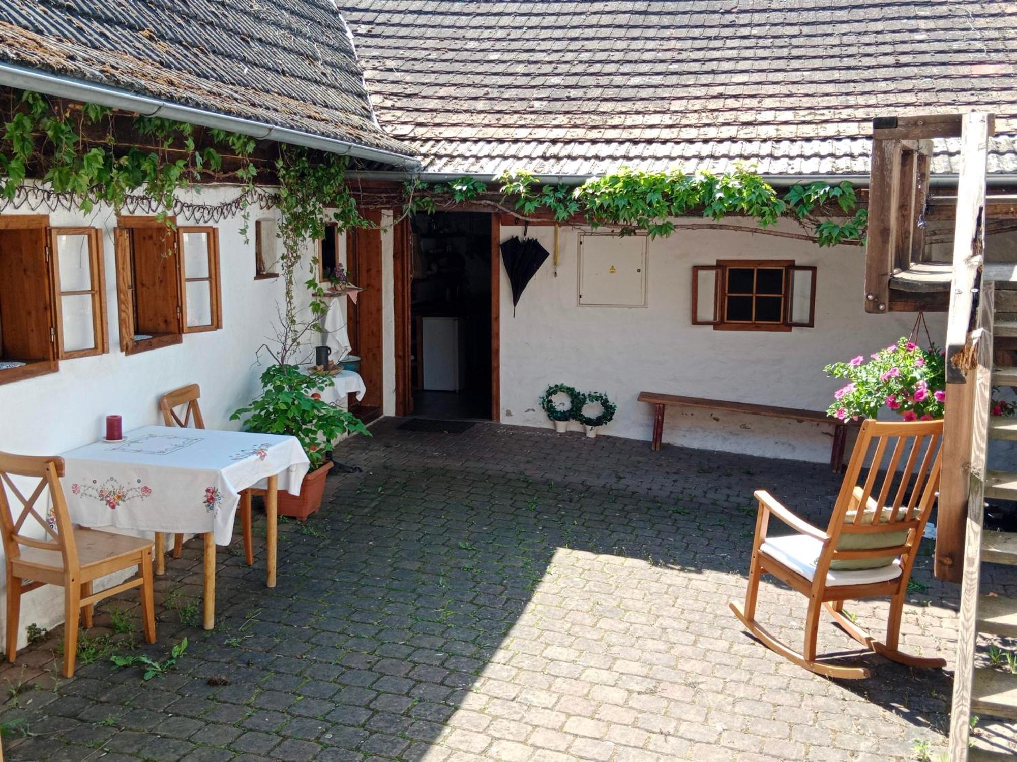 Chaloupka U Mostu Sv Jana V Centru Vodnan Vodnany Exterior photo